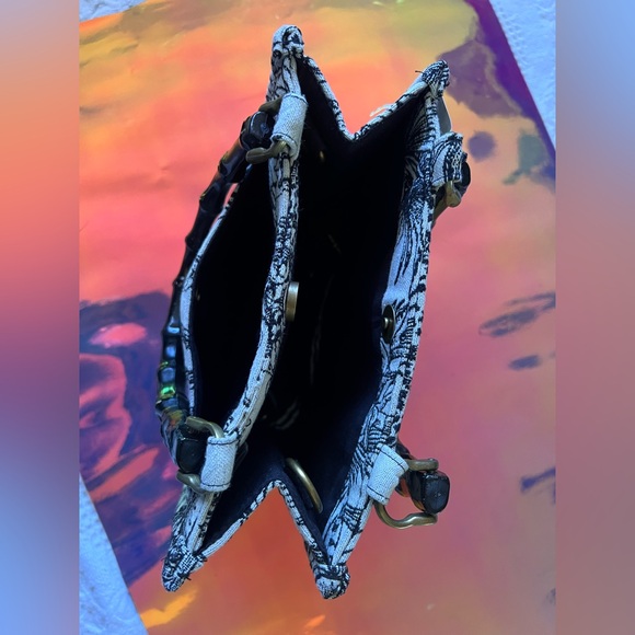 🦋NWT Forbidden Beaded Butterfly Crossbody with Bamboo Handle bag - Picture 12 of 13